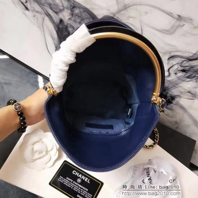 香奈兒CHANEL2018新款Chanel水桶包拼復古掉色五金手柄水染羊皮 DSC1010